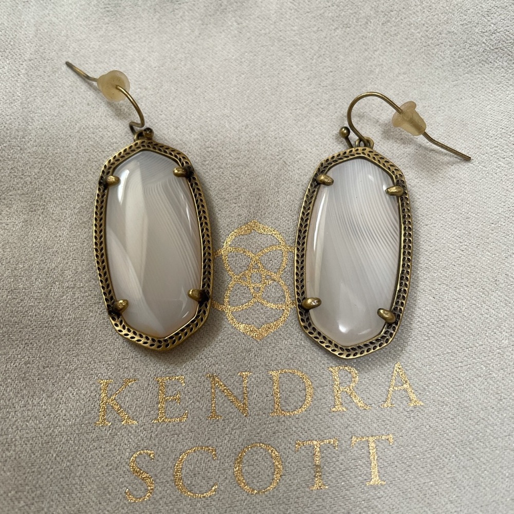 Kendra Scott Elle white banded agate earrings